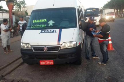 Arcon e Casa Civil se reúnem com operadores do transporte de pequeno porte, para ajustar o projeto de lei que regulamenta o serviço.